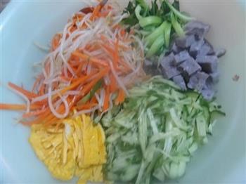 自制粉色凉皮怎么做，自制粉色凉皮怎么做好吃，自制粉色凉皮做法
