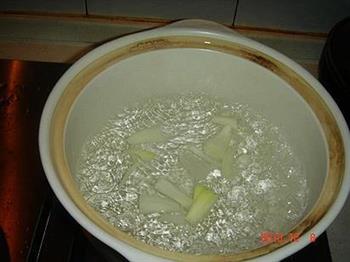咸肉蔬菜砂锅怎么做，咸肉蔬菜砂锅怎么做好吃，咸肉蔬菜砂锅做法
