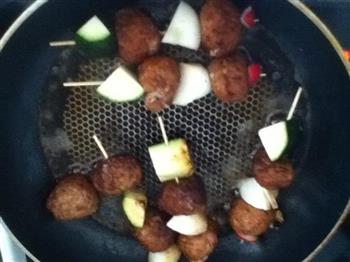 烧烤肉丸串怎么做，烧烤肉丸串怎么做好吃，烧烤肉丸串做法