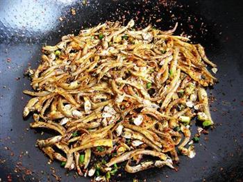 麻辣小鱼干怎么做，麻辣小鱼干怎么做好吃，麻辣小鱼干做法