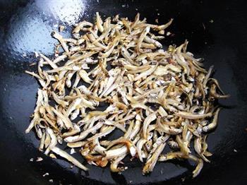 麻辣小鱼干怎么做，麻辣小鱼干怎么做好吃，麻辣小鱼干做法