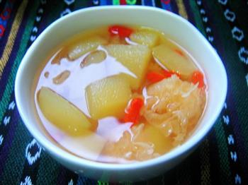 果味银耳汤怎么做，果味银耳汤怎么做好吃，果味银耳汤做法
