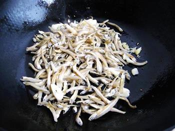 麻辣小鱼干怎么做，麻辣小鱼干怎么做好吃，麻辣小鱼干做法