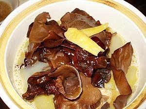 河蚌豆腐汤怎么做，河蚌豆腐汤怎么做好吃，河蚌豆腐汤做法