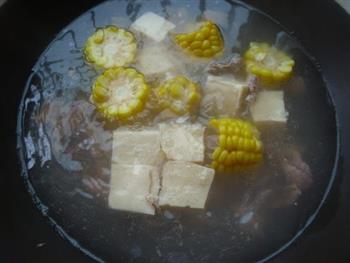玉米豆腐牛肉菜汤怎么做，玉米豆腐牛肉菜汤怎么做好吃，玉米豆腐牛肉菜汤做法