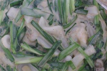 香煎鱿鱼韭菜饼怎么做，香煎鱿鱼韭菜饼怎么做好吃，香煎鱿鱼韭菜饼做法