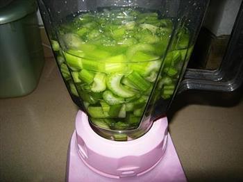 芹菜香菇汤怎么做，芹菜香菇汤怎么做好吃，芹菜香菇汤做法