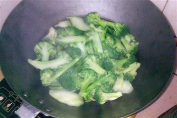 西兰花菇香鹌鹑蛋怎么做，西兰花菇香鹌鹑蛋怎么做好吃，西兰花菇香鹌鹑蛋做法