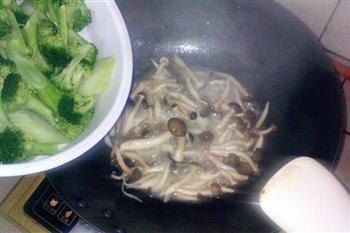 西兰花菇香鹌鹑蛋怎么做，西兰花菇香鹌鹑蛋怎么做好吃，西兰花菇香鹌鹑蛋做法