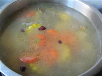 榨菜玉米鸭块汤怎么做，榨菜玉米鸭块汤怎么做好吃，榨菜玉米鸭块汤做法