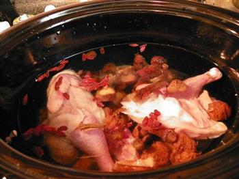 慢炖锅香菇鸡汤怎么做，慢炖锅香菇鸡汤怎么做好吃，慢炖锅香菇鸡汤做法