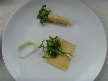 香椿苗豆卷怎么做，香椿苗豆卷怎么做好吃，香椿苗豆卷做法