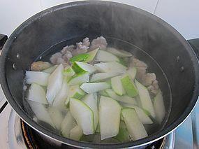 青萝卜肉片汤怎么做，青萝卜肉片汤怎么做好吃，青萝卜肉片汤做法