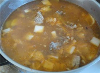辣白菜豆腐酱汤怎么做，辣白菜豆腐酱汤怎么做好吃，辣白菜豆腐酱汤做法