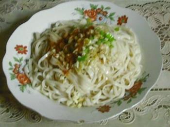 油泼面怎么做，油泼面怎么做好吃，油泼面做法