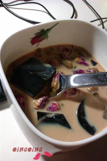 玫瑰奶茶仙草冻怎么做，玫瑰奶茶仙草冻怎么做好吃，玫瑰奶茶仙草冻做法