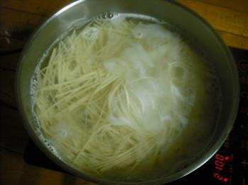 油泼面怎么做，油泼面怎么做好吃，油泼面做法