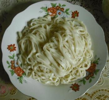 油泼面怎么做，油泼面怎么做好吃，油泼面做法