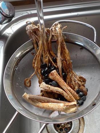茶树菇煲鸡汤怎么做，茶树菇煲鸡汤怎么做好吃，茶树菇煲鸡汤做法