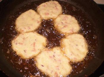 金黄土豆饼怎么做，金黄土豆饼怎么做好吃，金黄土豆饼做法