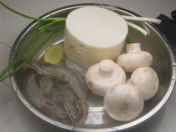 蘑菇海虾萝卜汤怎么做，蘑菇海虾萝卜汤怎么做好吃，蘑菇海虾萝卜汤做法