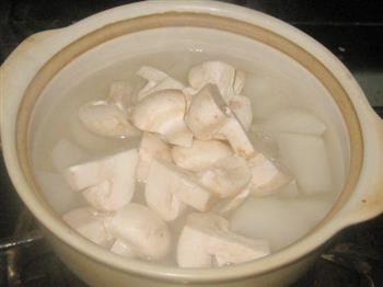 蘑菇海虾萝卜汤怎么做，蘑菇海虾萝卜汤怎么做好吃，蘑菇海虾萝卜汤做法