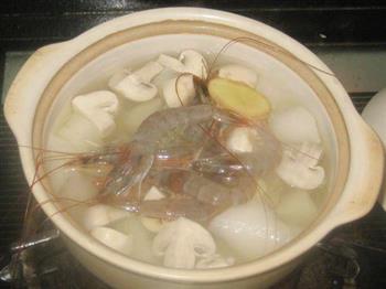 蘑菇海虾萝卜汤怎么做，蘑菇海虾萝卜汤怎么做好吃，蘑菇海虾萝卜汤做法