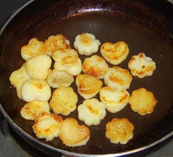 椒盐小薯饼怎么做，椒盐小薯饼怎么做好吃，椒盐小薯饼做法