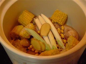 黄豆玉米蹄髈汤怎么做，黄豆玉米蹄髈汤怎么做好吃，黄豆玉米蹄髈汤做法