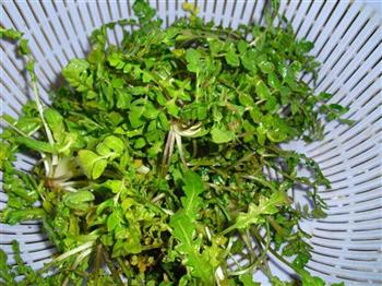 荠菜虾球怎么做，荠菜虾球怎么做好吃，荠菜虾球做法
