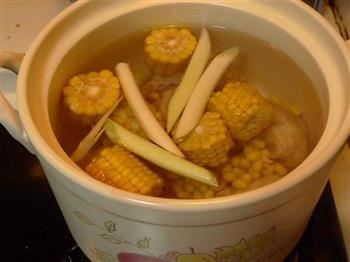 黄豆玉米蹄髈汤怎么做，黄豆玉米蹄髈汤怎么做好吃，黄豆玉米蹄髈汤做法