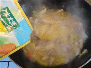 奶香白菜汤怎么做，奶香白菜汤怎么做好吃，奶香白菜汤做法