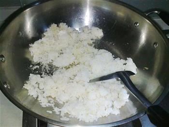 香肠蛋炒饭怎么做，香肠蛋炒饭怎么做好吃，香肠蛋炒饭做法