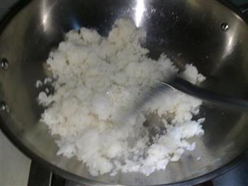 香肠蛋炒饭怎么做，香肠蛋炒饭怎么做好吃，香肠蛋炒饭做法