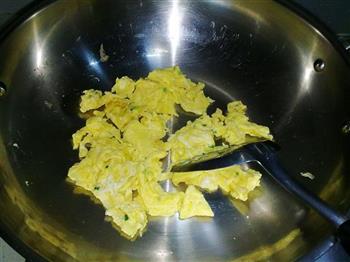 香肠蛋炒饭怎么做，香肠蛋炒饭怎么做好吃，香肠蛋炒饭做法