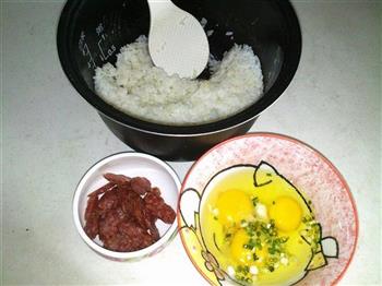 香肠蛋炒饭怎么做，香肠蛋炒饭怎么做好吃，香肠蛋炒饭做法