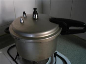白鸽炖鱼鳔怎么做，白鸽炖鱼鳔怎么做好吃，白鸽炖鱼鳔做法