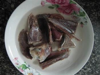 白鸽炖鱼鳔怎么做，白鸽炖鱼鳔怎么做好吃，白鸽炖鱼鳔做法