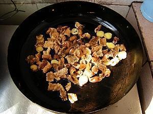 炸肉皮炖萝卜汤怎么做，炸肉皮炖萝卜汤怎么做好吃，炸肉皮炖萝卜汤做法