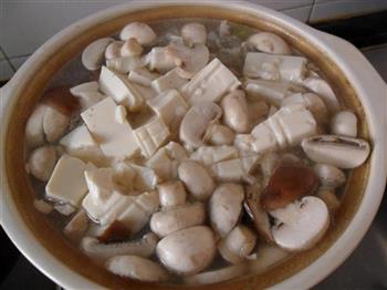 鲜蘑银耳大骨汤怎么做，鲜蘑银耳大骨汤怎么做好吃，鲜蘑银耳大骨汤做法
