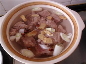 鲜蘑银耳大骨汤怎么做，鲜蘑银耳大骨汤怎么做好吃，鲜蘑银耳大骨汤做法