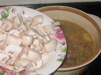 草鸡蘑菇汤怎么做,草鸡蘑菇汤怎么做好吃,草鸡蘑菇汤做法 草鸡蘑菇汤怎么做,草鸡蘑菇汤怎么做好吃,草鸡蘑菇汤做法