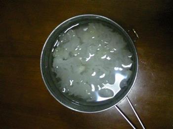 银耳瘦肉粥怎么做，银耳瘦肉粥怎么做好吃，银耳瘦肉粥做法