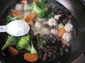 牛肉丸汤怎么做，牛肉丸汤怎么做好吃，牛肉丸汤做法