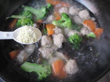 牛肉丸汤怎么做，牛肉丸汤怎么做好吃，牛肉丸汤做法