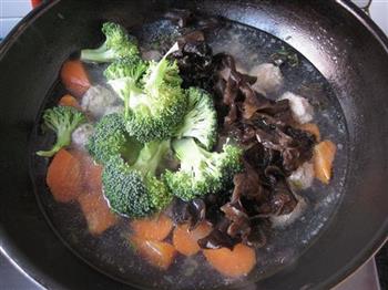 牛肉丸汤怎么做，牛肉丸汤怎么做好吃，牛肉丸汤做法