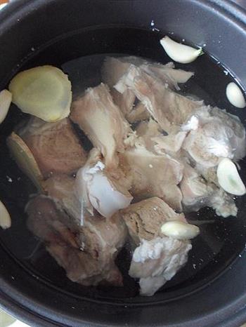 豆皮筒骨鲜汤怎么做，豆皮筒骨鲜汤怎么做好吃，豆皮筒骨鲜汤做法
