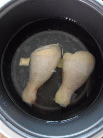 鸡腿菌菇汤怎么做，鸡腿菌菇汤怎么做好吃，鸡腿菌菇汤做法