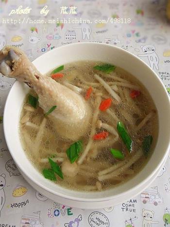 鸡腿菌菇汤怎么做，鸡腿菌菇汤怎么做好吃，鸡腿菌菇汤做法
