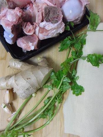 豆皮筒骨鲜汤怎么做，豆皮筒骨鲜汤怎么做好吃，豆皮筒骨鲜汤做法